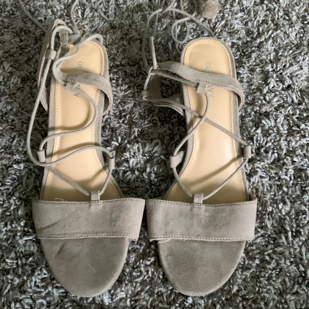 Strap and tied heeled sandals